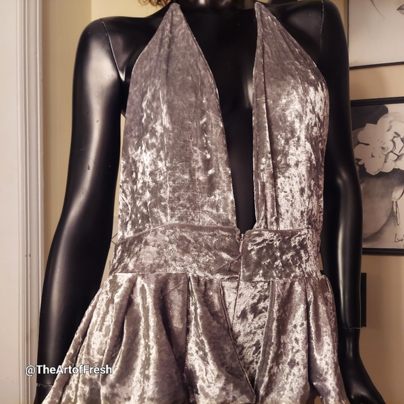 Elegant Silver Gray Velvet Jumpsuit with Halter Neckline - Picture 5 of 15